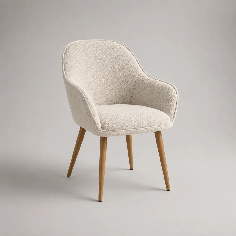 Sedia da pranzo imbottita con braccioli e schienale arrotondato, rivestimento in tessuto bouclé crema e gambe in legno, 58 × 61 × 84 cm