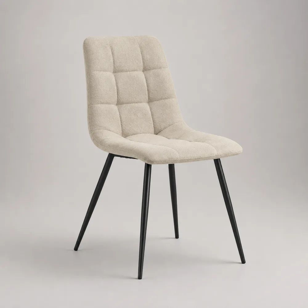 Sedia da pranzo imbottita in poliestere beige con schienale trapuntato e gambe in acciaio nero, 49 × 57 × 84 cm
