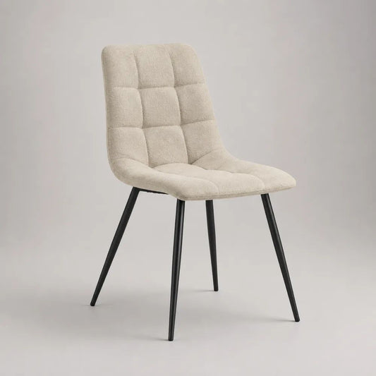 Sedia da pranzo imbottita in poliestere beige con schienale trapuntato e gambe in acciaio nero, 49 × 57 × 84 cm
