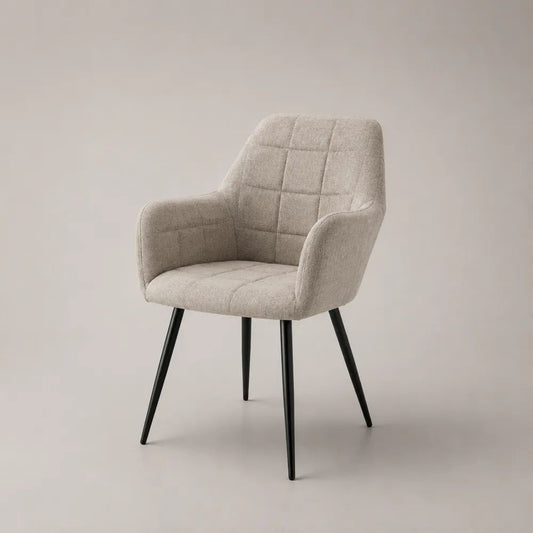 Sedia da pranzo imbottita in tessuto beige con braccioli e gambe in metallo nero, 59 × 61 × 86 cm