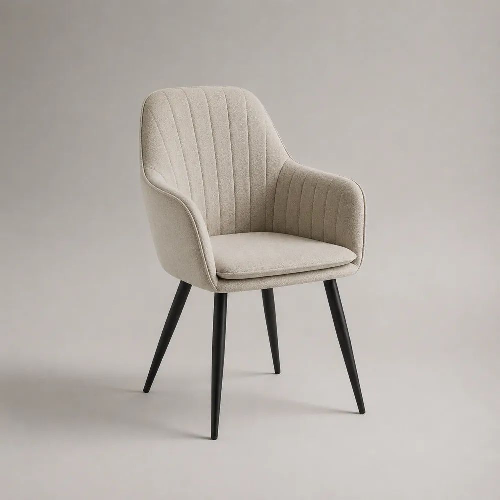Sedia da pranzo con braccioli in tessuto beige e gambe in acciaio nero, 58 × 60 × 83 cm
